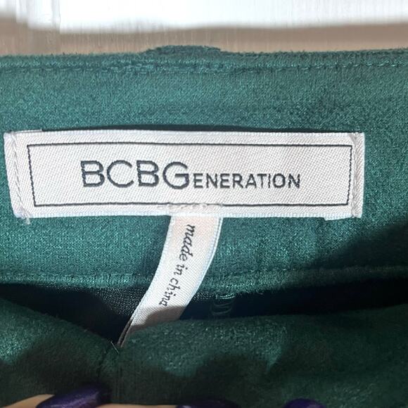 BCBGeneration Faux Suede Dark Green Belted Mini Skirt Size XXS - Picture 6 of 7